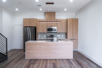 Building Photo - 5614 Larkin St