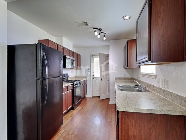 Foto del edificio - 6019 Brenwood Trails Ln