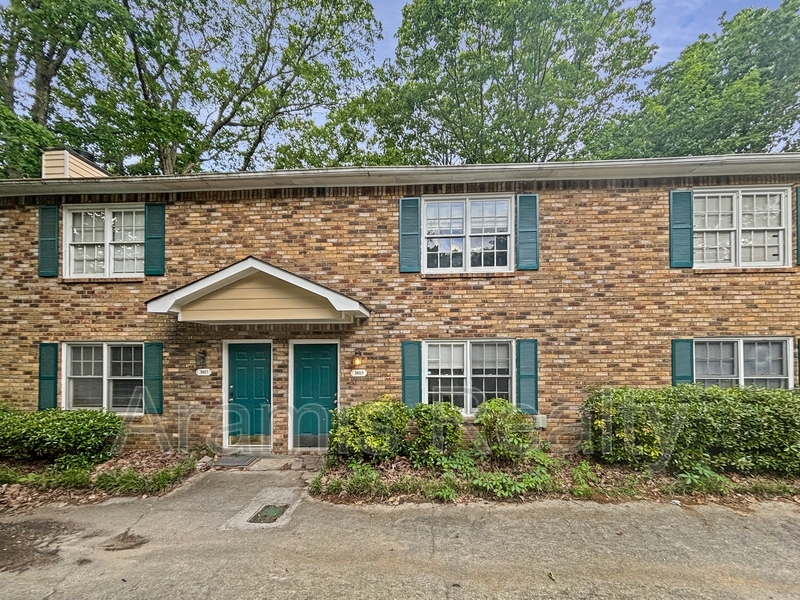 Foto principal - 3015 Spruce Cir