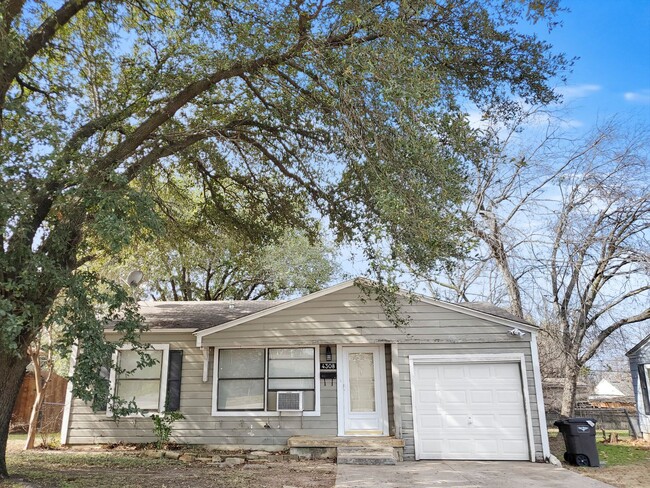 Building Photo - Charming Home with Views of the Ft. Worth ...