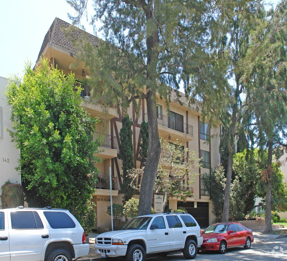134 N Clark Dr. - 134 N Clark Dr