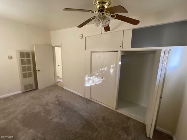 Building Photo - 2 br, 1 bath Duplex - 612 Mary Lake Dr
