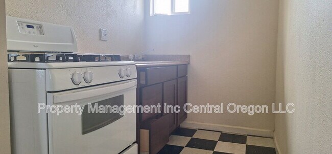Foto del edificio - 1707 N Highway 26