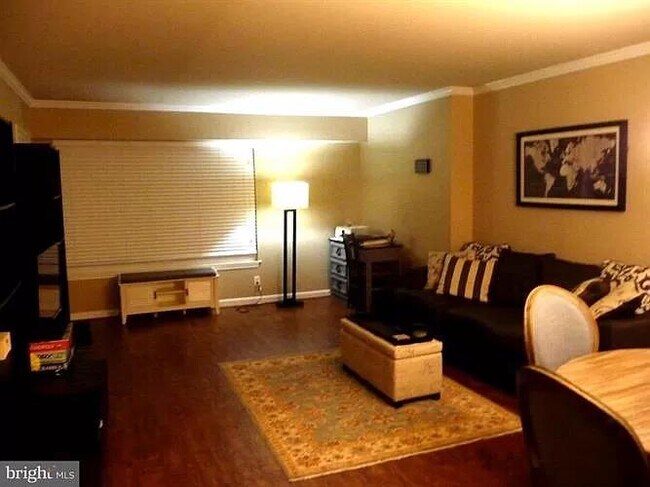 Open space living and dining room - 7640 Tremayne Pl