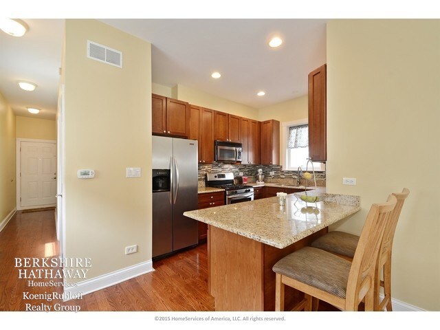 Foto del edificio - 3040 N Sheffield Ave