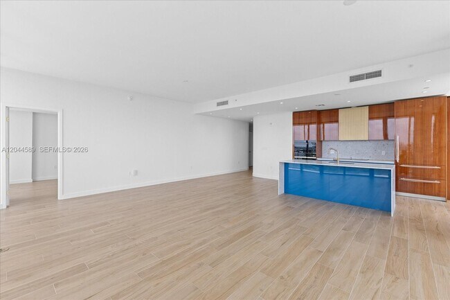 Building Photo - 2678 Tigertail Ave