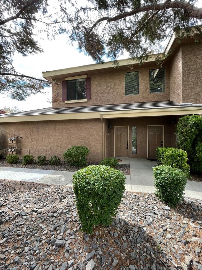 Building Photo - Resort Style living in Tanamera. 3 bedroom 2 bath 1 car garage