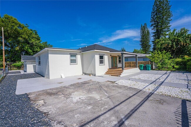 Foto del edificio - 1725 SW 24th Ave