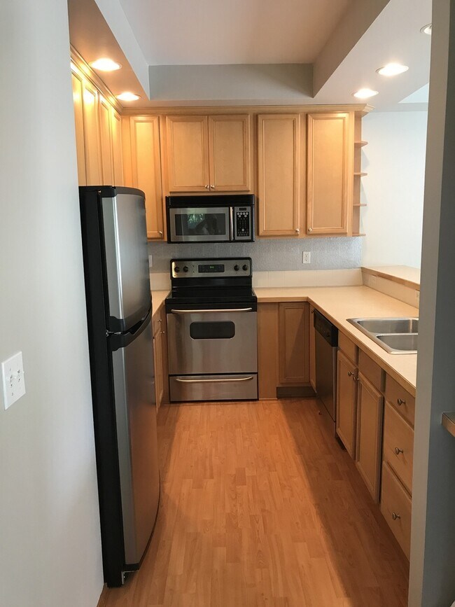 Building Photo - 4610 Celia Way #102