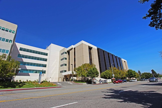 Building Photo - 6030 Cadillac Ave
