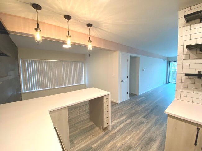 Building Photo - 2124 Pauline Blvd
