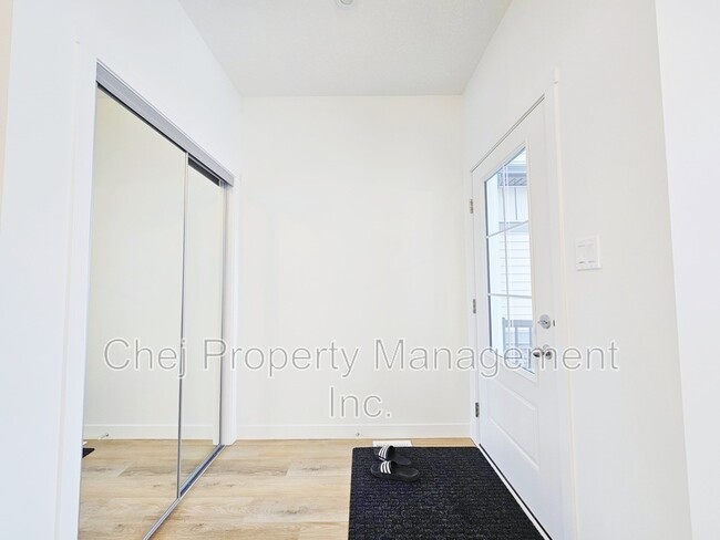 Building Photo - 6339 King Wynd SW