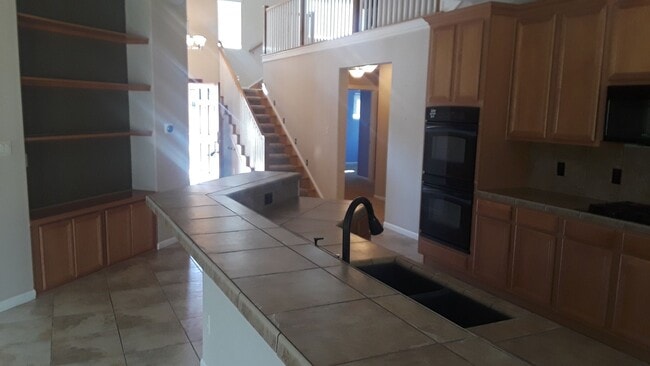 Building Photo - Large 4 bedroom plus bonus room in NW Reno...