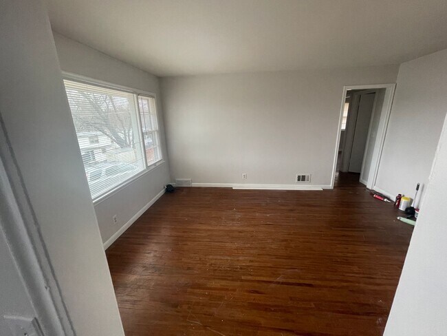 Foto del edificio - 3 Bedroom Duplex With Attached Garage!!