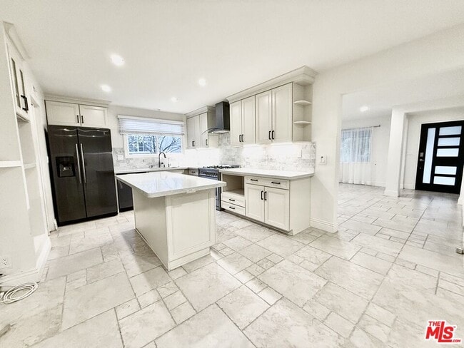 Foto del edificio - 23744 Hartland St