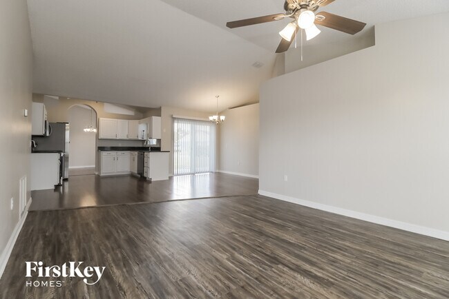 Building Photo - 2800 Fifer Dr