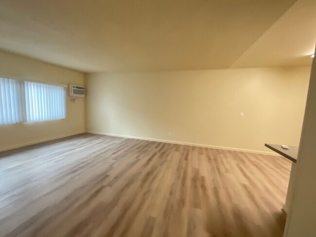 Foto del edificio - 7711 Fillmore Dr