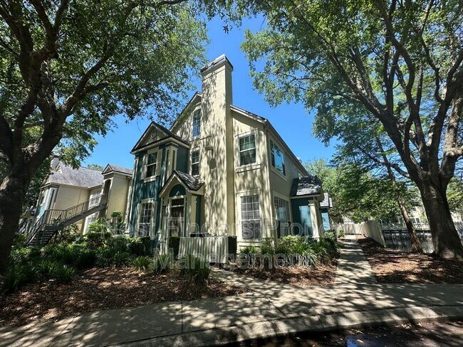 Foto del edificio - 13703 Richmond Dr