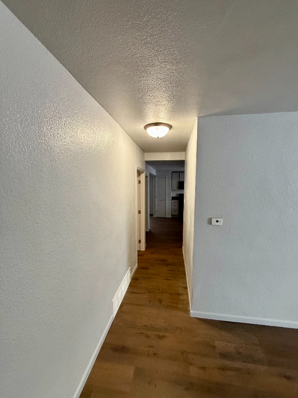 Building Photo - 406 Center Ave