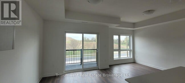 Building Photo - 10 Palace St