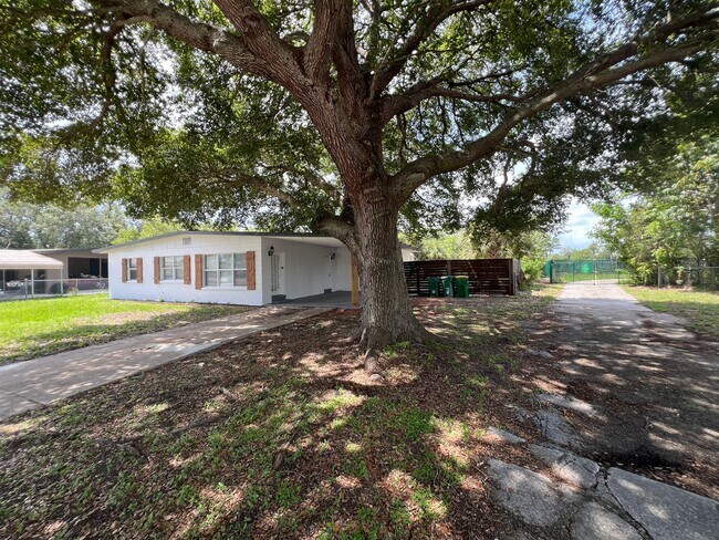 Building Photo - 1221 Cypress Ln