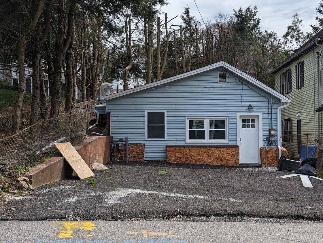 Foto principal - 64 Woodbridge Ave