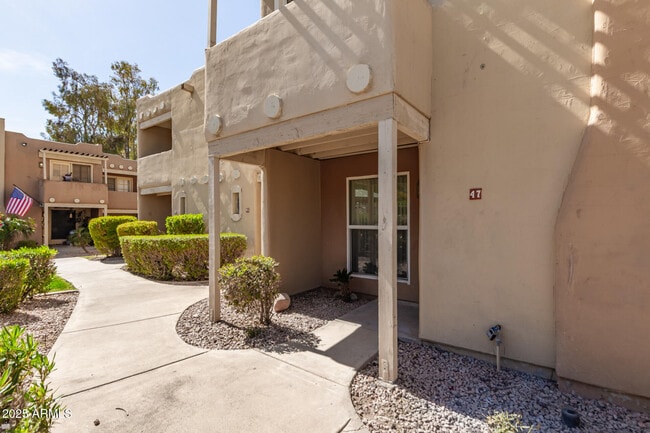 Foto del edificio - 1425 E Desert Cove Ave