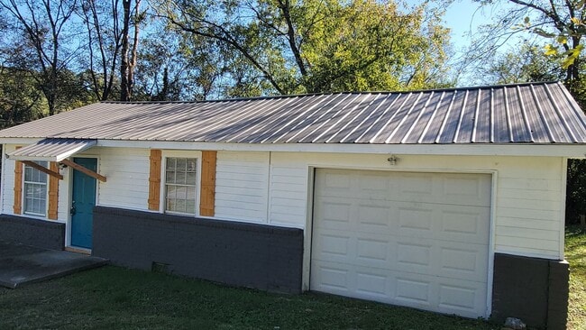 Photo - 2 bedroom 1 bath house - 3 minutes from No...