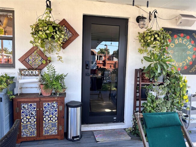 Foto del edificio - 581 NW 185th St