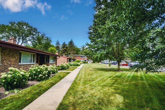 Building Photo - 1175 Waukegan Rd