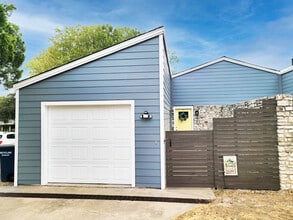 Building Photo - 920 Sirocco Dr