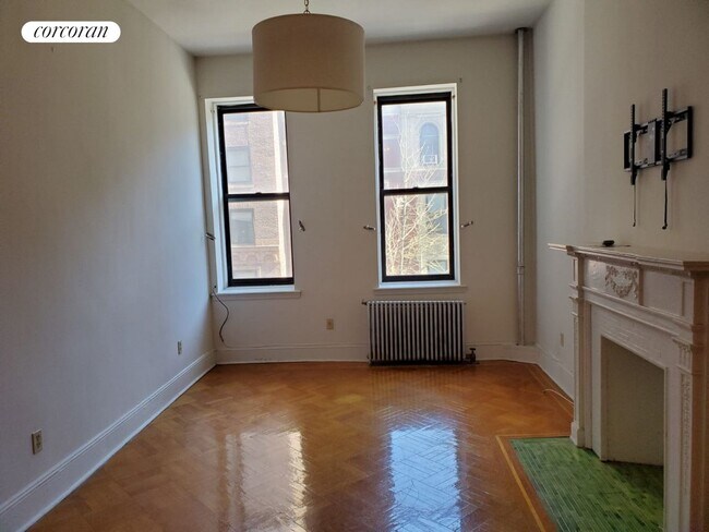 Building Photo - 346 W 87th St