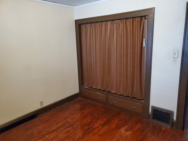 Building Photo - 924 Mead Ave