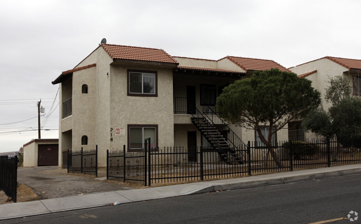 Foto principal - 712 E Virginia Way