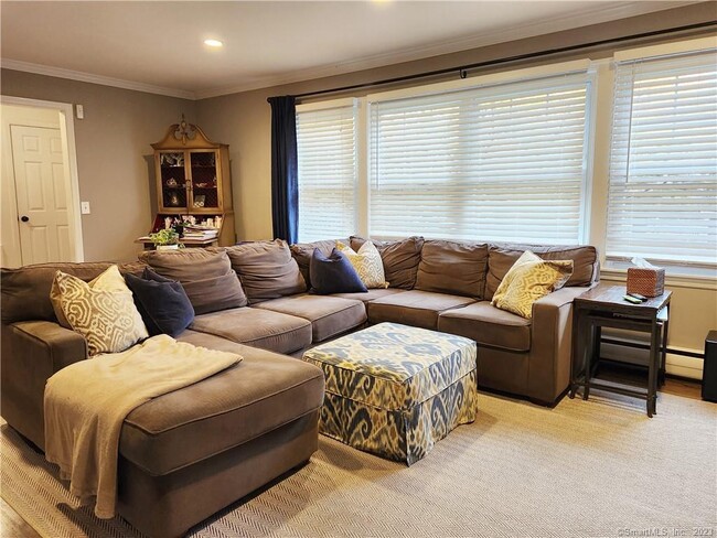Foto del edificio - 136 Orchard Hill Ln