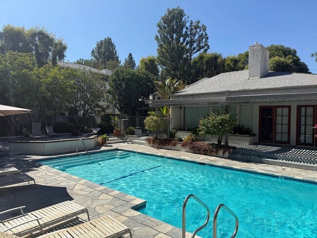 Foto del edificio - 20134 Leadwell St