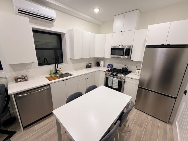 Photo - 27 Graham St House