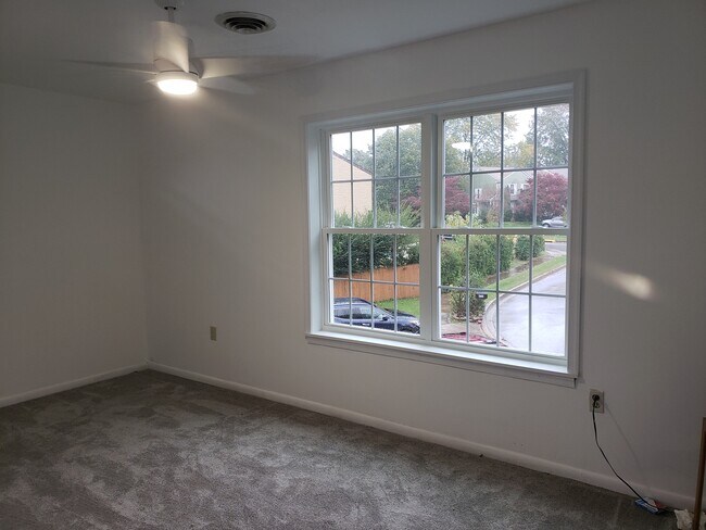 Foto del edificio - 840 Ewing Dr