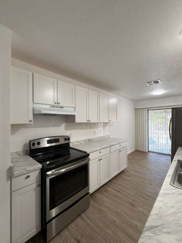 Foto del edificio - 9419 Gold Dust St