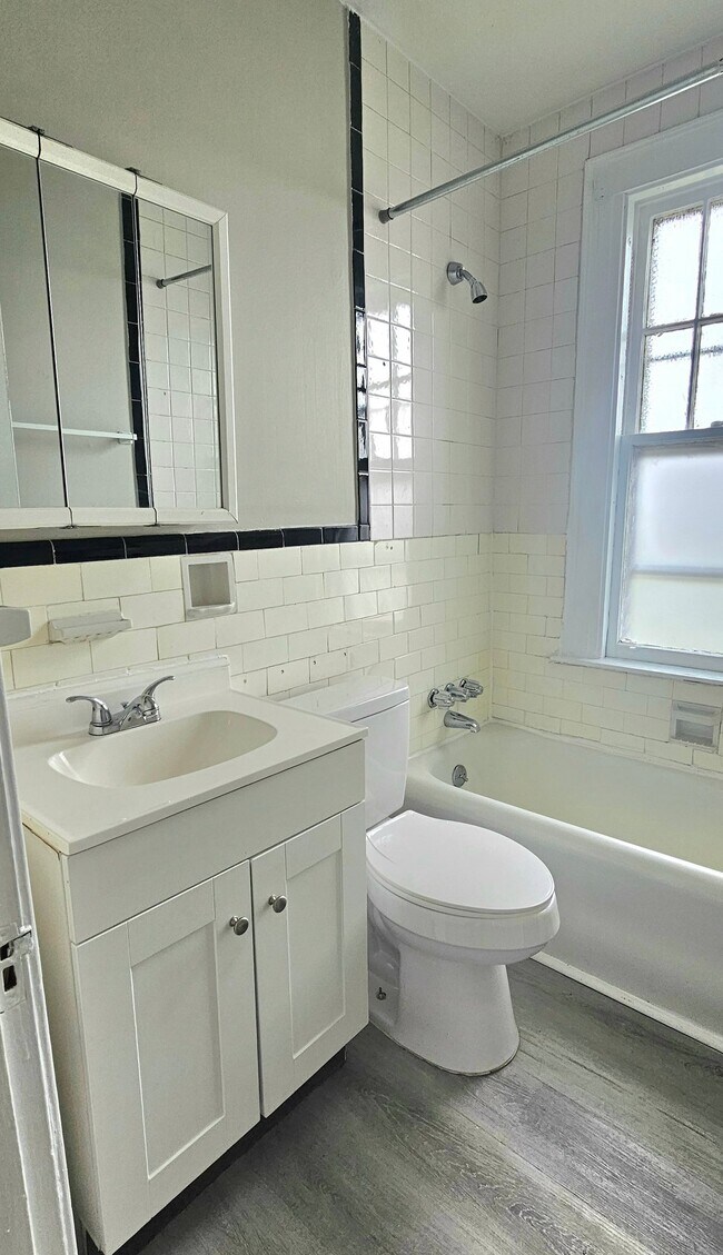 Foto del edificio - 305 Main St