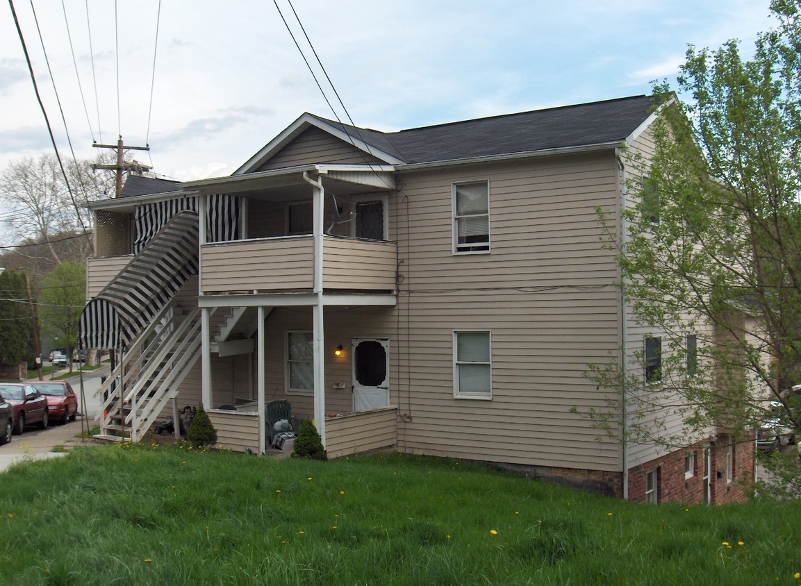 Primary Photo - Oakdale Diamond Apartments