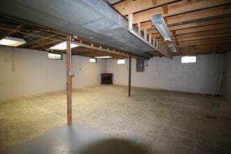 Building Photo - 133 Youngridge Dr