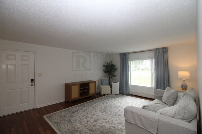 Building Photo - 50 Brookside Dr