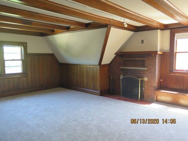 Wood-burning fireplace - 2659 N Summit Ave