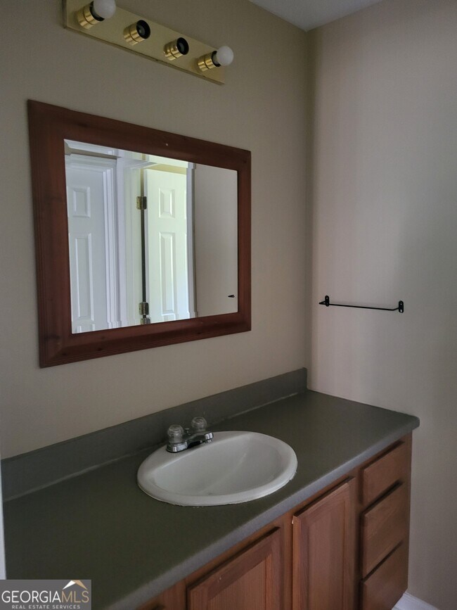 Foto del edificio - 156 Red Bank Rd