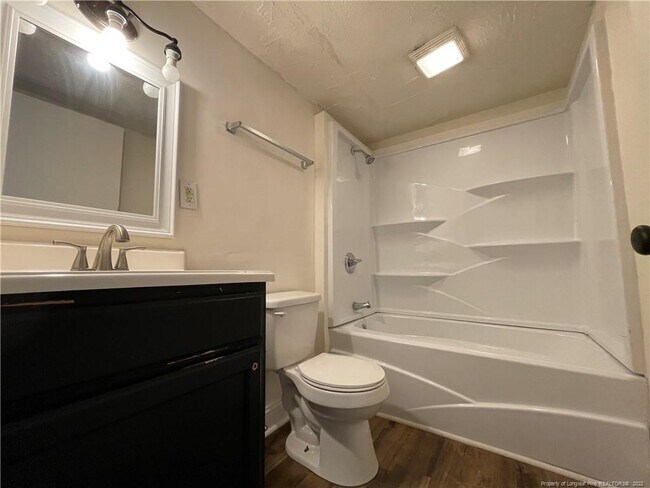 Foto del edificio - 7899 Burwell Dr