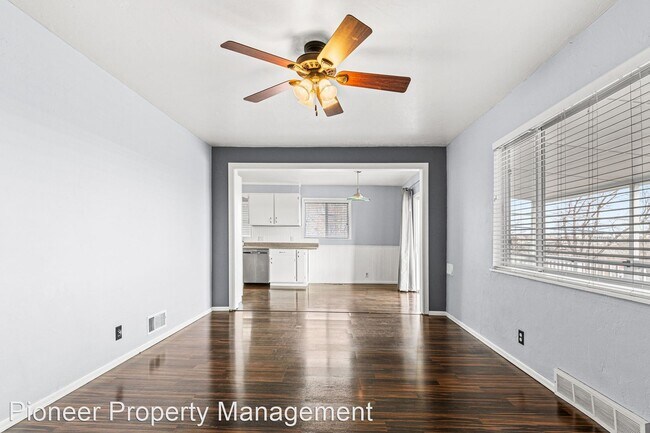 Foto del edificio - 3 br, 1 bath House - 701 S Navajo St