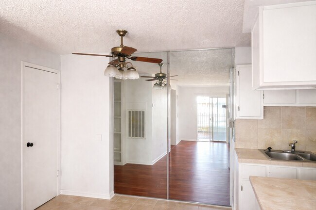 Foto del edificio - 2750 Holly Hall St