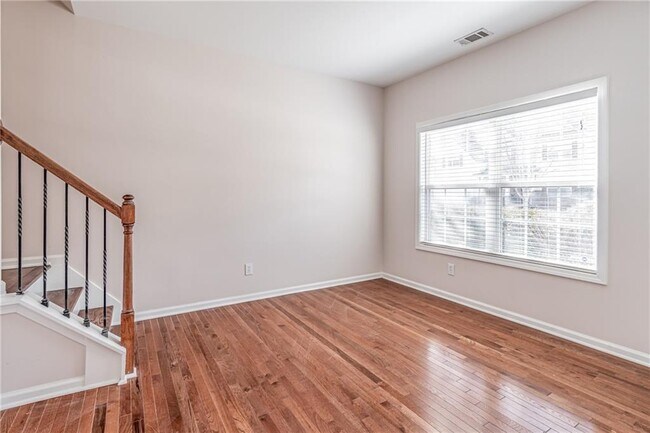 Building Photo - 2849 Suttonwood Way NE