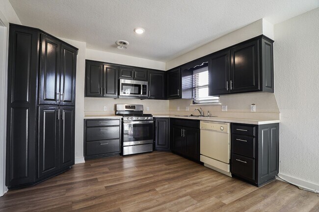 Foto del edificio - 3 Bedroom 2 Bath home on HUGE lot in Farmington!